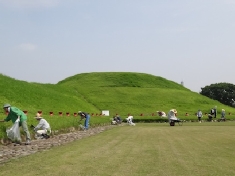 青塚古墳墓守隊4.jpg